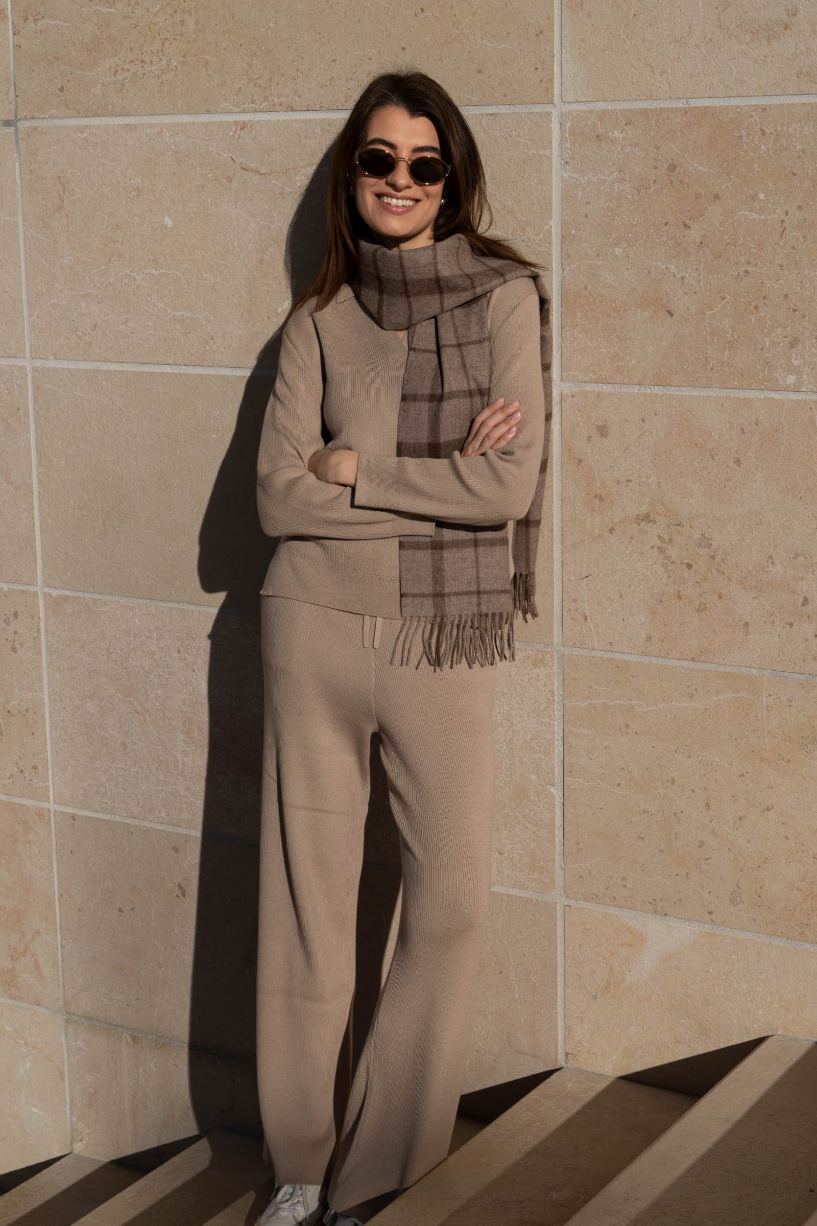 Luxury soft plaid scarf made out of the finest alpaca fibres.